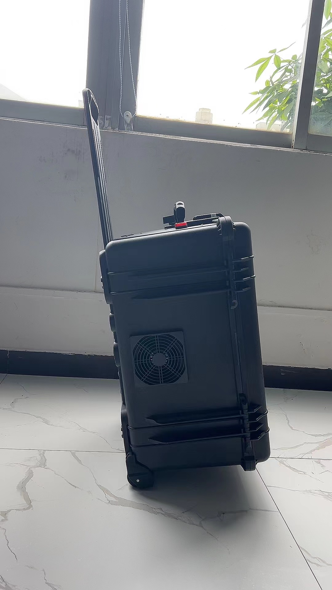 理塘手拉箱型移动通信干扰器